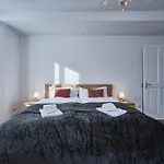 5, Apartment, Central, Modern, Spacious Apartman *