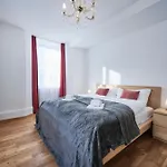 5, Apartment, Central, Modern, Spacious