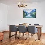 5, Apartment, Central, Modern, Spacious Apartman
