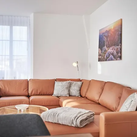 5, Apartment, Central, Modern, Spacious Lägenhet