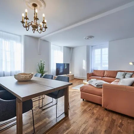 5, Apartment, Central, Modern, Spacious Lägenhet *