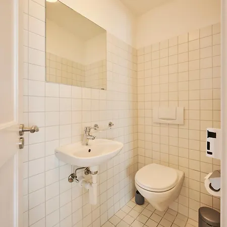 شقة 5, Apartment, Central, Modern, Spacious *