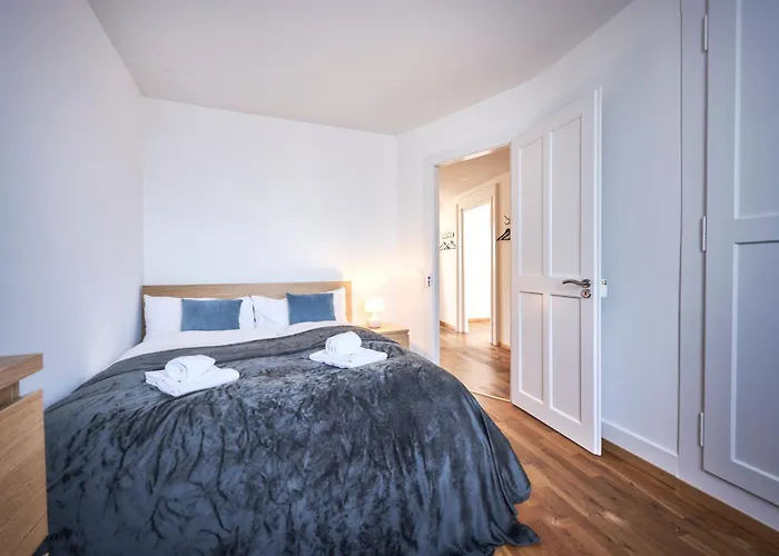 5, Apartment, Central, Modern, Spacious Lägenhet